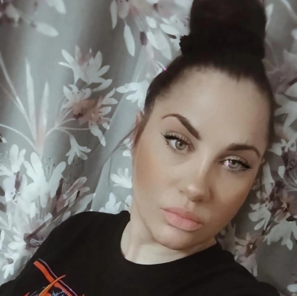 Meet your Posher, Heather - Picture 2 of 7